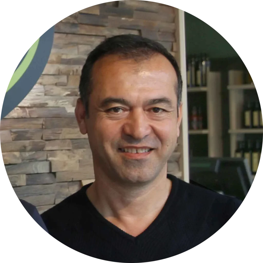 Inhaber des Olivenbauer Feinkostladens in Augsburg